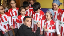 SAMSUNSPOR’UN YILDIZLARI MİNİK ÖĞRENCİLERLE BULUŞTU