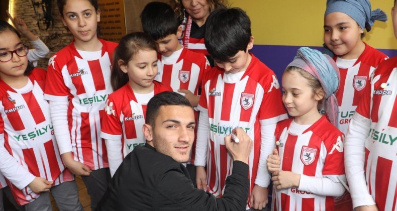 SAMSUNSPOR’UN YILDIZLARI MİNİK ÖĞRENCİLERLE BULUŞTU