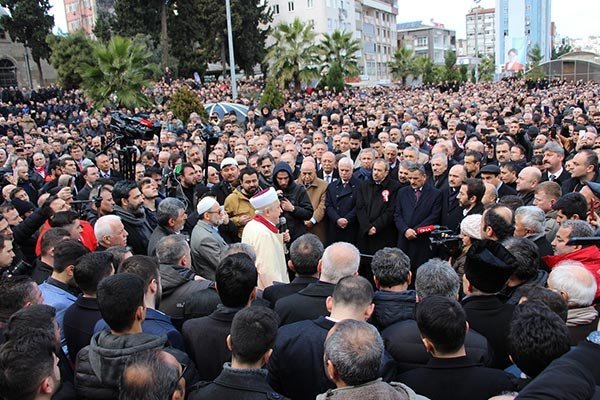 Ozan Arif son yolculuğuna uğurlandı