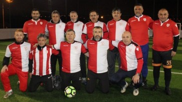MUSTAFA DEMİR EFSANELERLE TOP KOŞTURDU