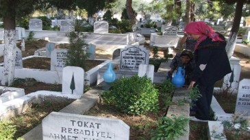 Hiç merak ettiniz mi? Mezara neden su dökülür?