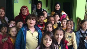 ÖĞRENCİLER HUZUREVİ SAKİNLERİ İLE BİR ARAYA GELDİ
