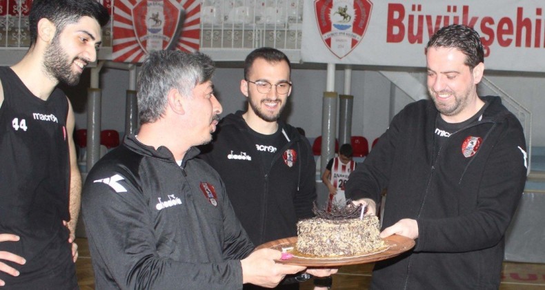 Erdem Işık’a sürpriz doğum günü