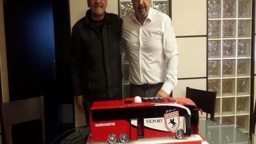 BAŞKAN İSMAİL UYANIK’A SÜRPRİZ HEDİYE