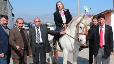 KIRAT ÜSTÜNDE VATANDAŞLARDAN OY İSTEDİ