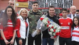 Samsunsporlu futbolcular binlerce öğrenci ile buluştu