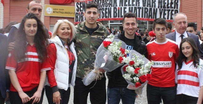 Samsunsporlu futbolcular binlerce öğrenci ile buluştu