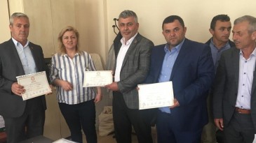 Muhtarlar mazbatalarını aldı