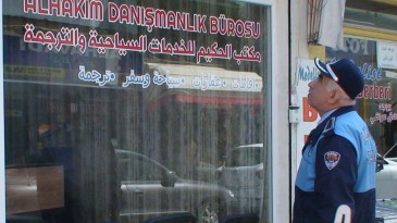 Zabıtalar ‘Yabancı tabelalara’ savaş açtı!