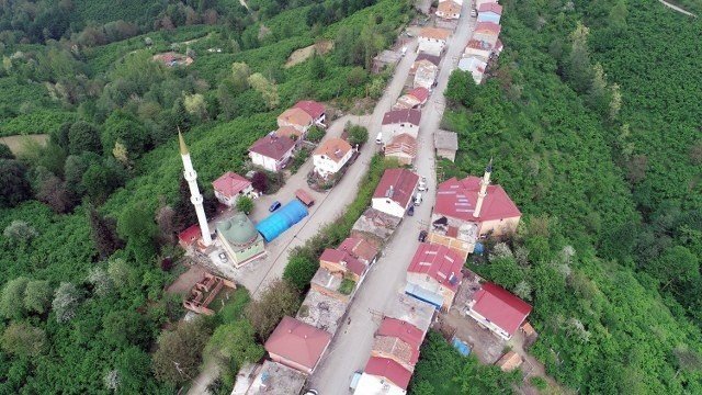 Bir dakika arayla iftar açıyorlar!