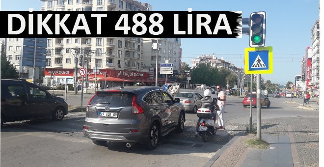 Samsun’da Sürücülere yaya geçidi ihlalinden 488’er TL Ceza kesildi