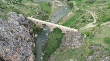 7 Asırlık Tarihi Kurt Köprü İlgi Bekliyor