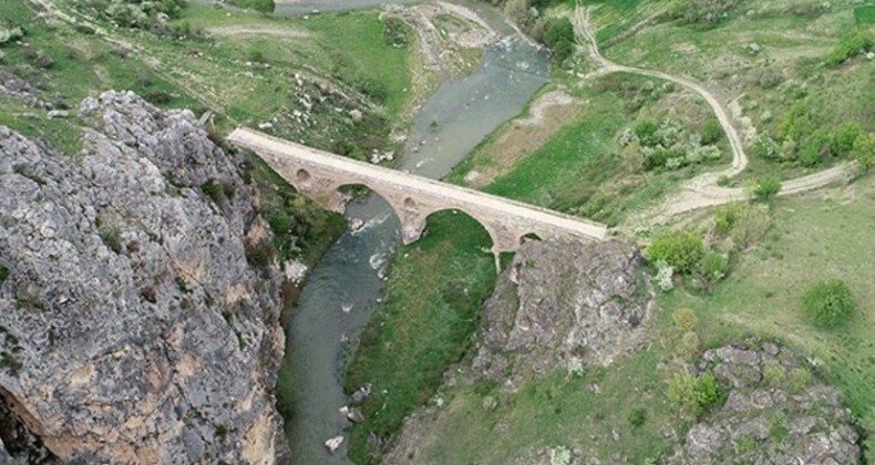 7 Asırlık Tarihi Kurt Köprü İlgi Bekliyor