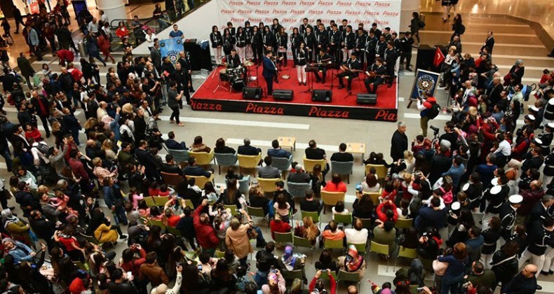 Piazza’da Cumhuriyet Coşkusu 