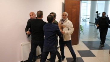 Şok olay!… Süper Lig takımın basın toplantısını silahla bastılar