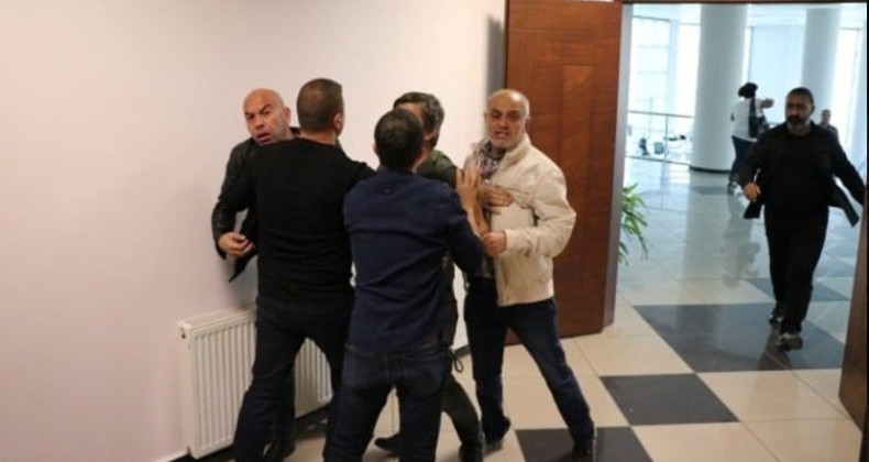 Şok olay!… Süper Lig takımın basın toplantısını silahla bastılar
