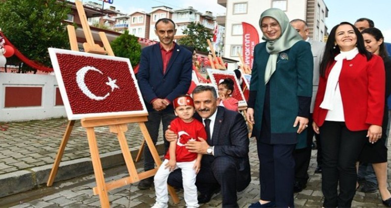 Bayrak sergisinin açılışını Vali Kaymak yaptı