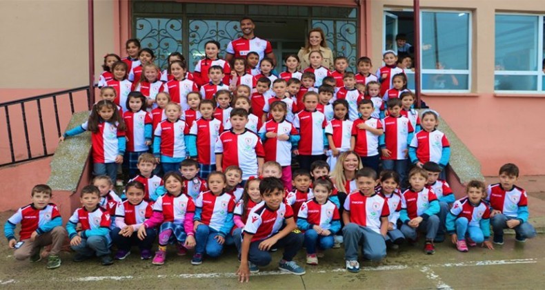 Yıldırım Kardeşler Samsunspor forması dağıttı