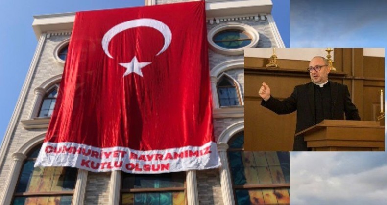 Samsun Protestan Kilisesi, Cumhuriyetin 96. yıl dönümünü Türk Bayrağı asarak kutladı