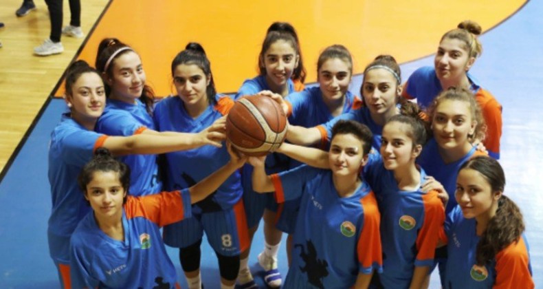İLKADIM BELEDİYESPOR BASKETBOL SEZONUNA GALİBİYETLERLE BAŞLADI