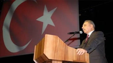 Vali Toprak: Öğretmen gibi otur da görelim