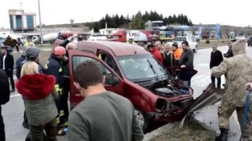 Havza’da Otomobil ile hafif ticari araç çarpıştı: 1 ölü, 7 yaralı