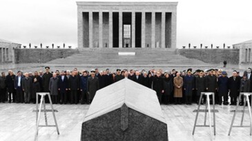 Cumhurbaşkanı İnönü kabri başında anıldı