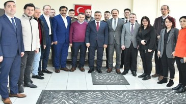 Vali Kaymak: Samsun deprem bölgesine 9 tır gönderdi!