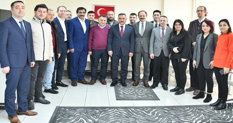 Vali Kaymak: Samsun deprem bölgesine 9 tır gönderdi!