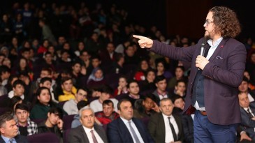 Sosyal Medya Uzmanı Sait Ercan Canik’te Öğrencilerle buluştu.