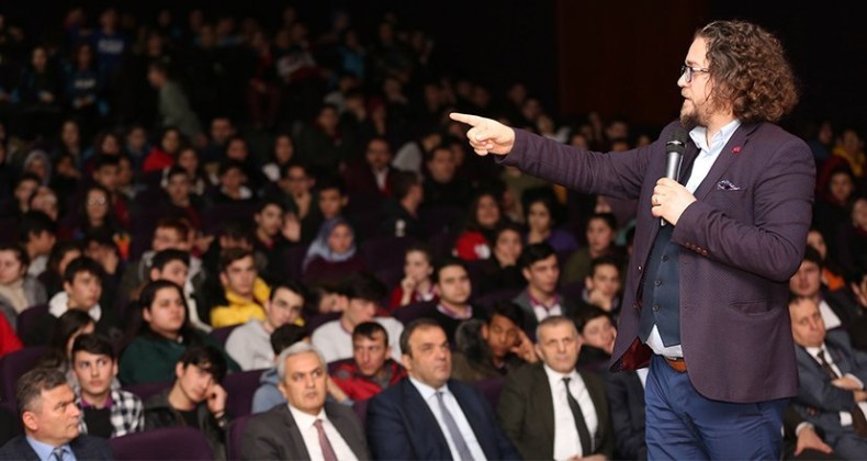 Sosyal Medya Uzmanı Sait Ercan Canik’te Öğrencilerle buluştu.