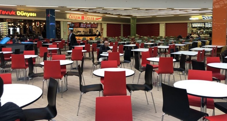Koronavirüs nedeniyle AVM’ler boş kaldı