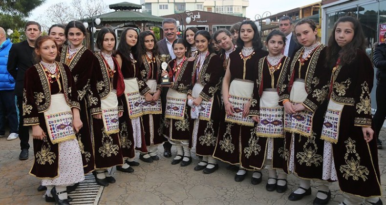 Atakum Belediyespor’un yıldızları halk oyunlarında zirvede!