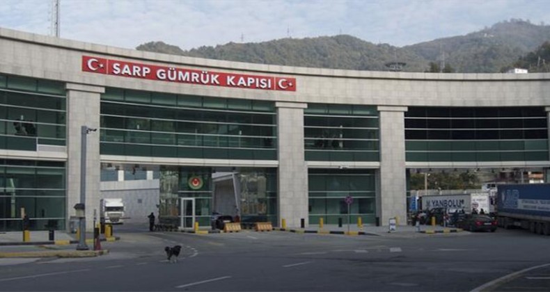 Türkiye ile Gürcistan Sarp sınır kapısını kapattı!