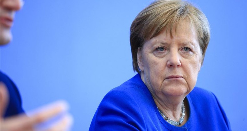 Merkel’in test sonucu belli oldu?