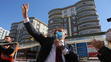 Atakum balkonlarında 23 Nisan coşkusu