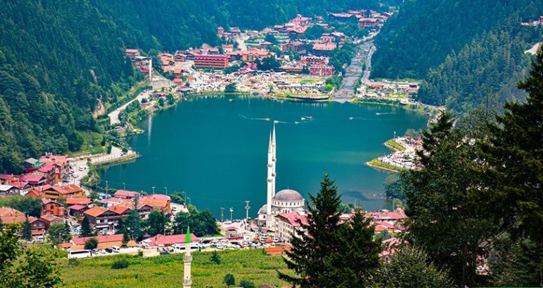 Bakan Kurum’dan Uzungöl’e 10 Milyon Lira ödenek