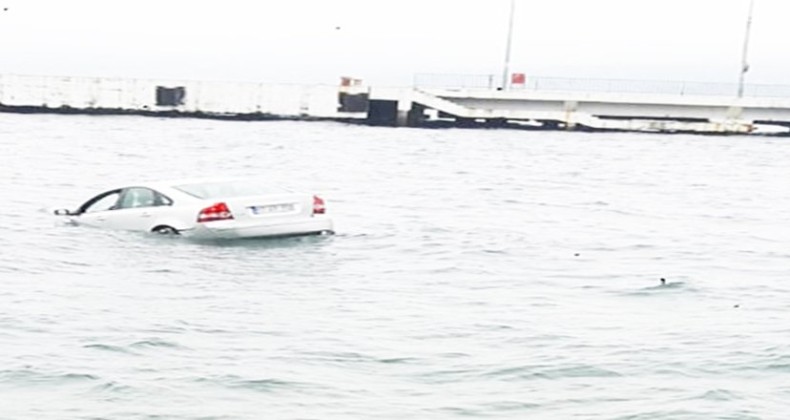 Sinop’ta denize uçan otomobilden yüzerek kurtuldu