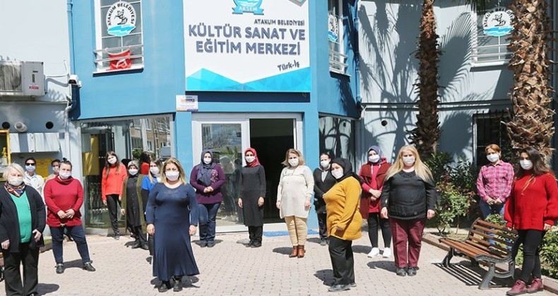 Maske üretip ücretsiz dağıtıyorlar