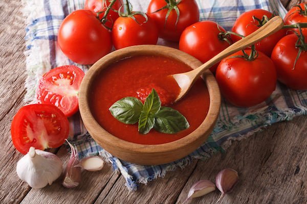 Domates salçası sayesinde koronavirüs kaptığını anladı!