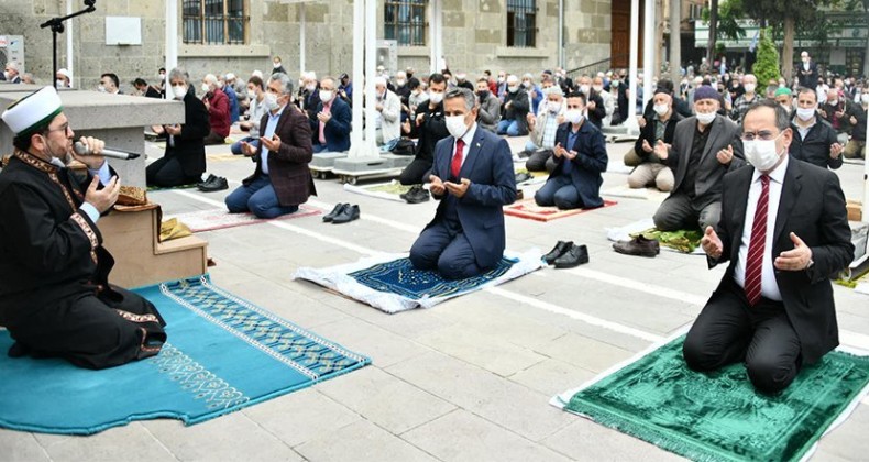 Samsun’da 74 günün ardından ilk cuma namazı