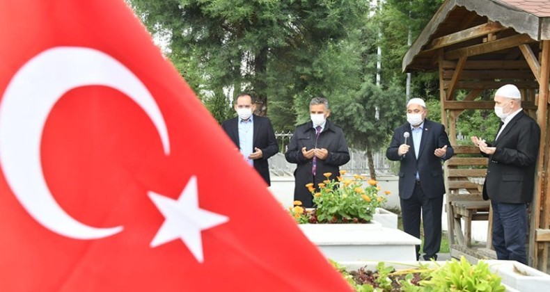 Vali Kaymak, şehitleri ziyaret etti
