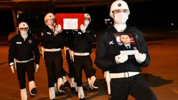 Şehit polis baba evinde