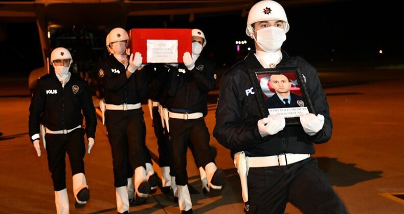 Şehit polis baba evinde