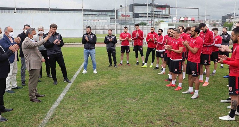 Vali Kaymak, Samsunsporlu futbolcularla vedalaştı