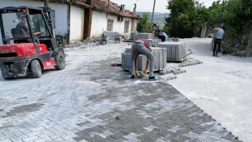 Ladik Belediyesi, köylere kaldırım yol yapıyor!
