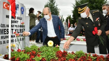 Samsun protokolünden şehitlik ziyareti