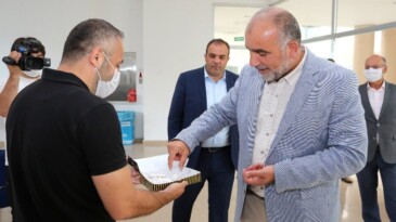 Başkan Sandıkçı Önce çalışanları ile bayramlaştı