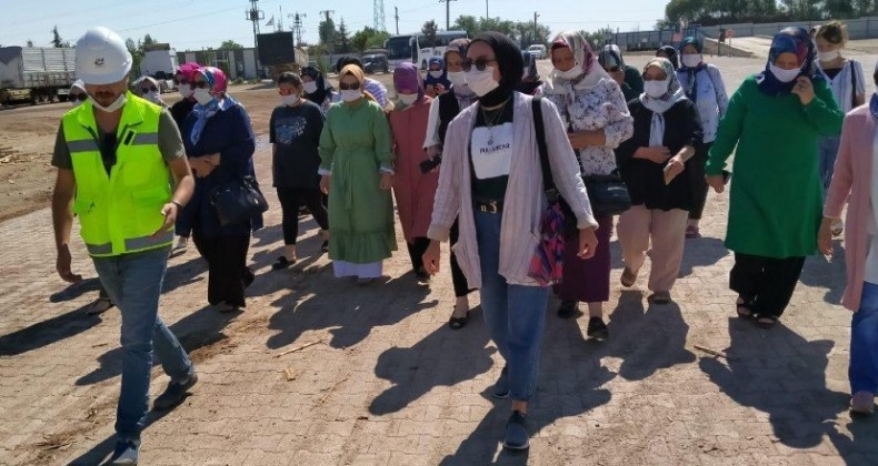 Ödüllü Çiftçi Kadınlardan Kınama