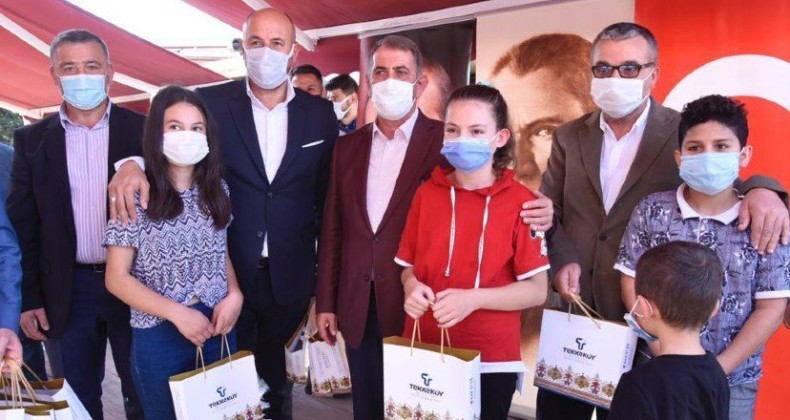Tekkeköy’de ihtiyaç sahibi tabletsiz öğrenci kalmadı